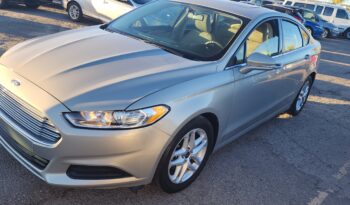 
									2016 Ford Fusion SE full								