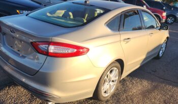 
									2016 Ford Fusion SE full								