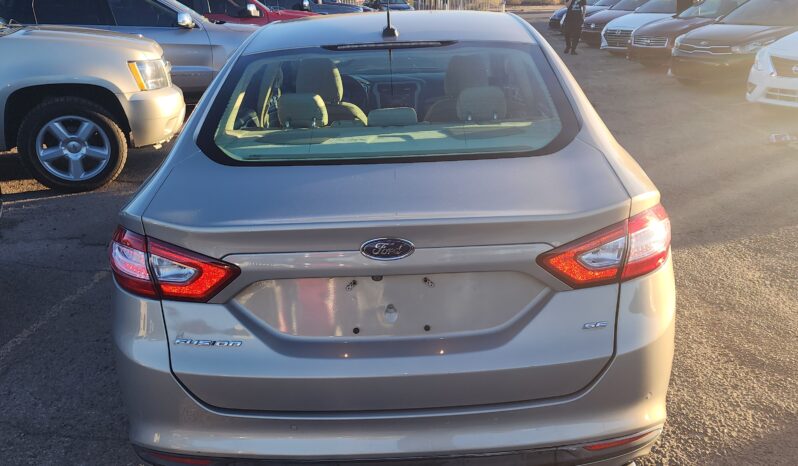 
								2016 Ford Fusion SE full									