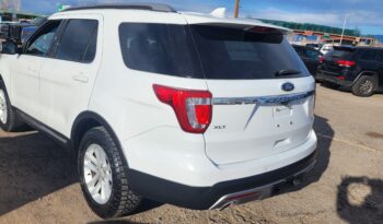 
									2016 Ford Explorer XLT full								