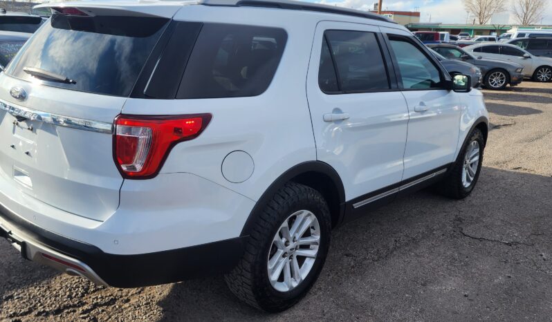 
								2016 Ford Explorer XLT full									